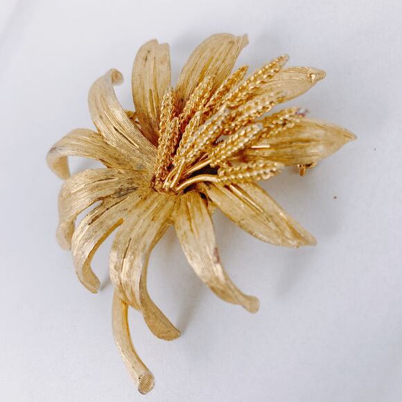VTG Signed BSK Gold Tone Wheat and Lily Brooch, Mid-Century Floral Pin, 50s 60s - Picture 3 of 8